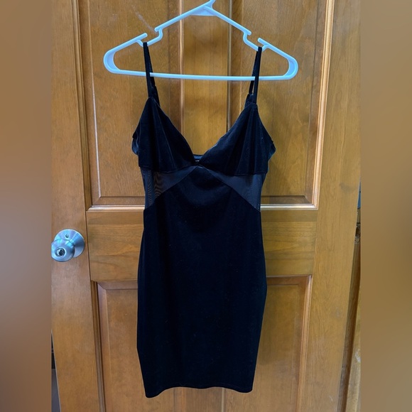 ASOS Women’s Velvet Black Mini Dress with Mesh Cut Outs Size 4 - Picture 2 of 4
